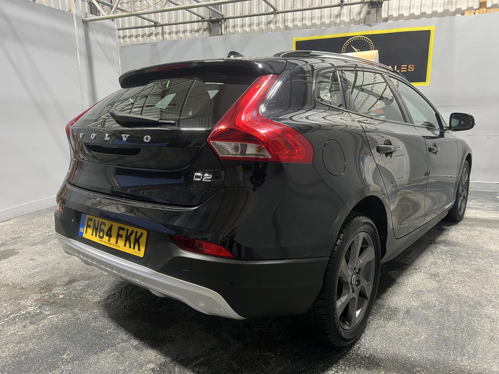 Volvo V40 Cross Country 1.6 D2 Lux Hatchback 5dr Diesel Powershift Euro 5 (s/s) (115 ps)