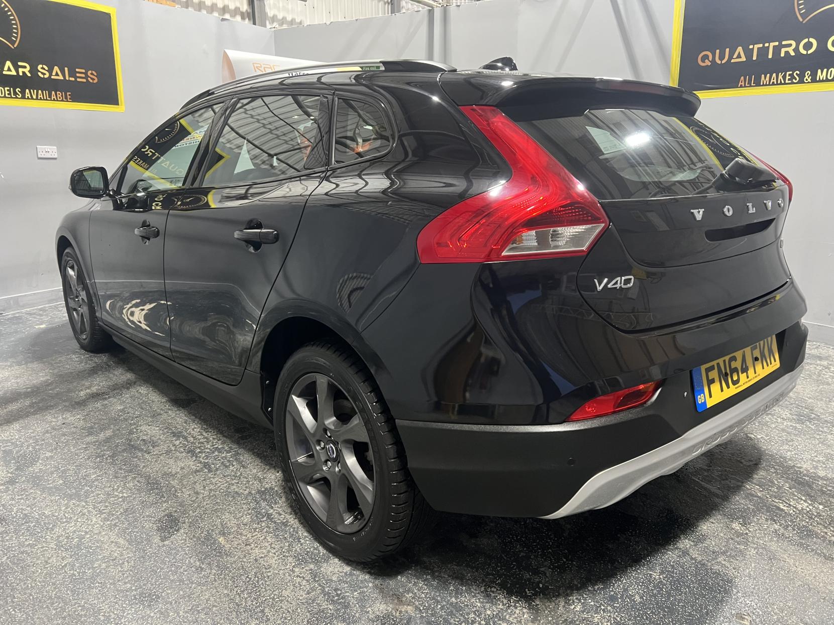 Volvo V40 Cross Country 1.6 D2 Lux Hatchback 5dr Diesel Powershift Euro 5 (s/s) (115 ps)