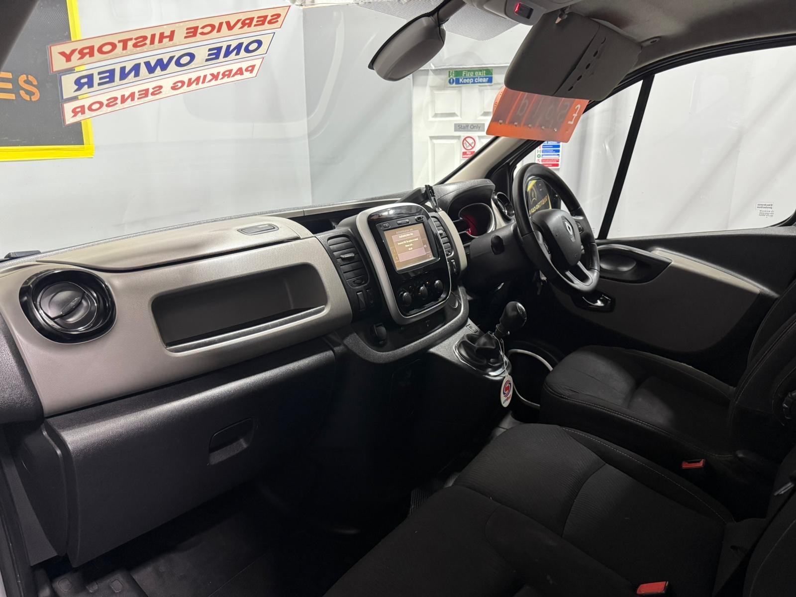 Renault Trafic 1.6 dCi 29 Sport Nav Panel Van 5dr Diesel Manual LWB Standard Roof Euro 6 (120 ps)